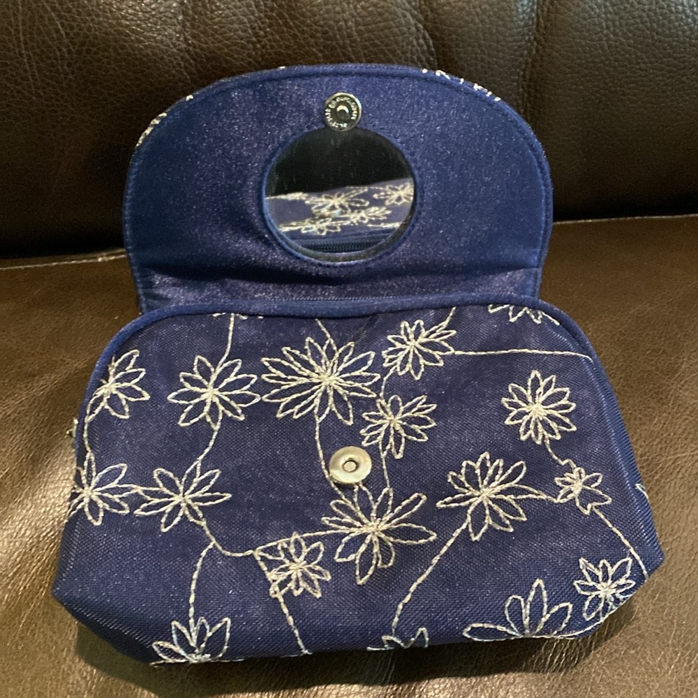 Givenchy makeup pouch - Picture 3 of 7